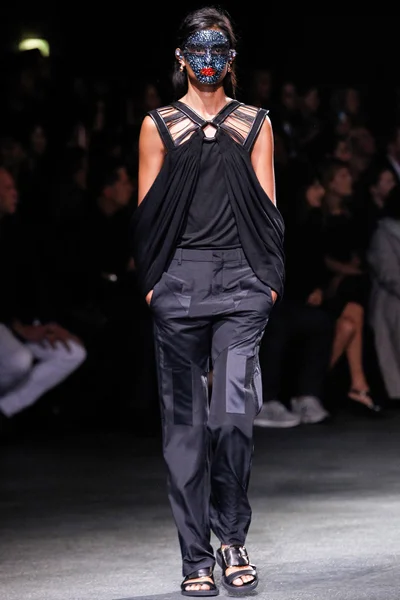 Look 37